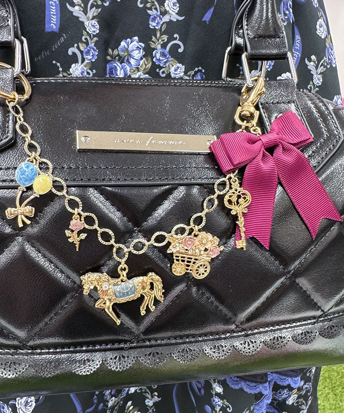 Amusant Parade Charm