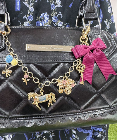 Amusant Parade Charm