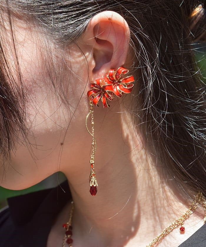 Higanbana Motif Earrings