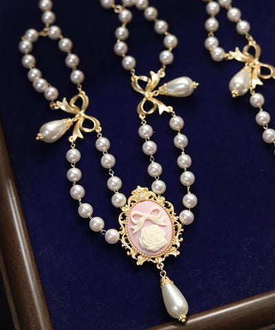 Cameo Style Pearl Choker