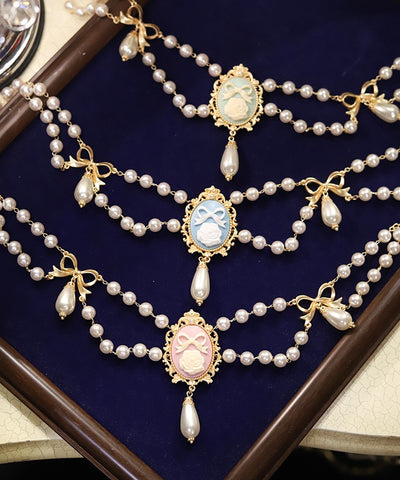 Cameo Style Pearl Choker