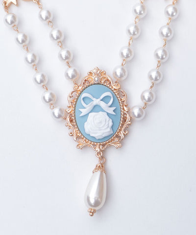 Cameo Style Pearl Choker
