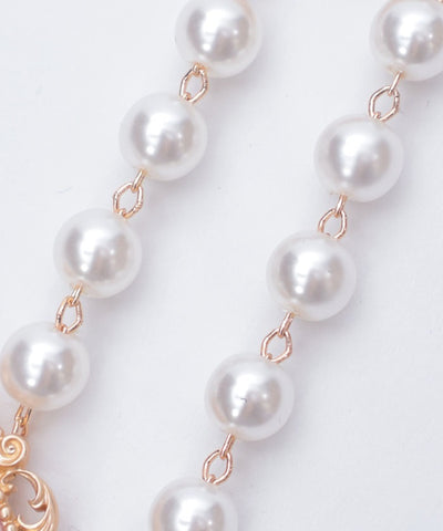 Cameo Style Pearl Choker