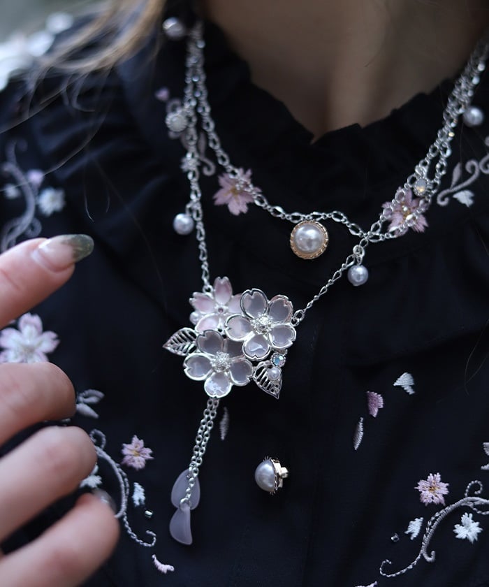 Sakura Motif Necklace – axes femme from JAPAN