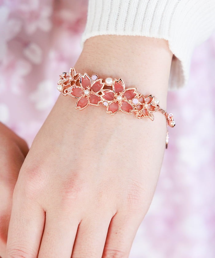 Sakura Decoration Bracelet – axes femme from JAPAN Sakura Decoration Bracelet – axes femme from JAPAN