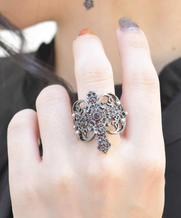 Bijoux Cross Ring