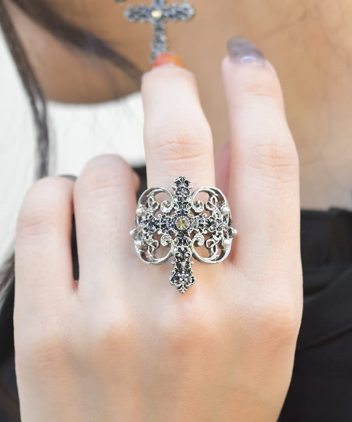 Bijoux Cross Ring