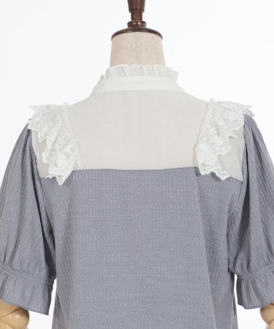 Rib Pullover with Ribbon Brooch