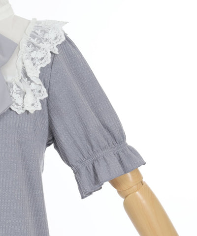 Rib Pullover with Ribbon Brooch