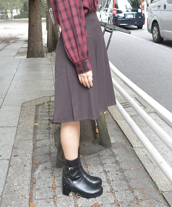 Pleated Skirt with Chain Bits