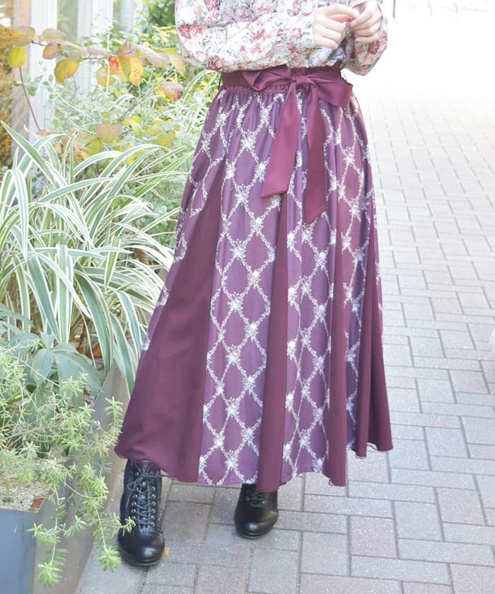 Rose Pattern Velvet-Like Skirt