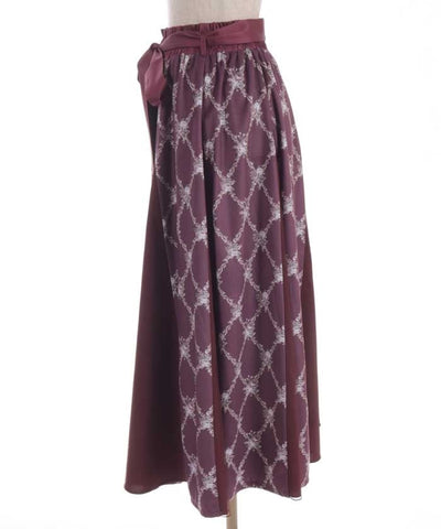 Rose Pattern Velvet-Like Skirt