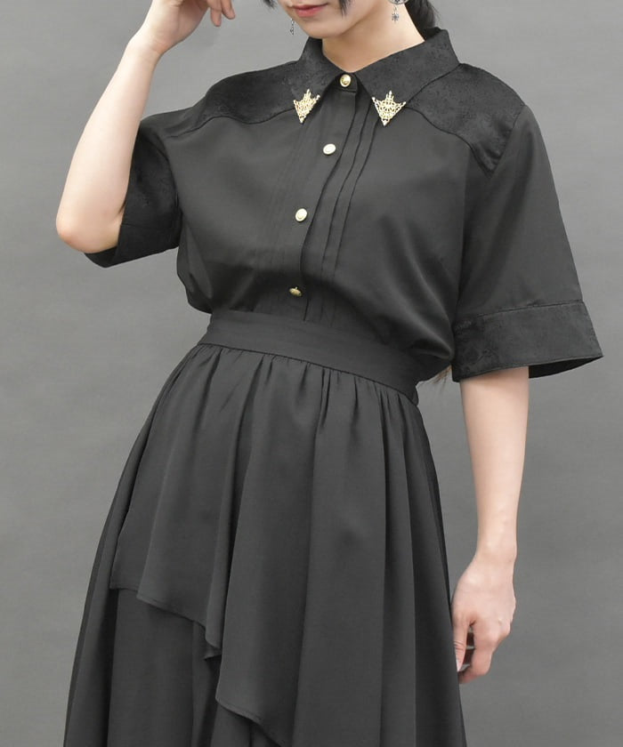 Metal Tip Collar Short Sleeve Blouse