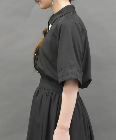 Metal Tip Collar Short Sleeve Blouse