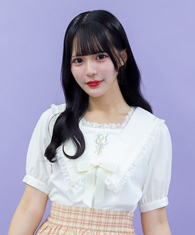 Tulip Embroidery Blouse with Ribbon