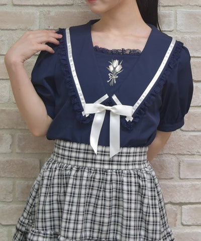Tulip Embroidery Blouse with Ribbon