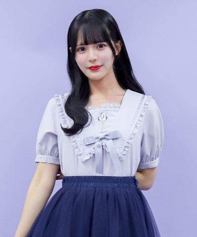 Tulip Embroidery Blouse with Ribbon