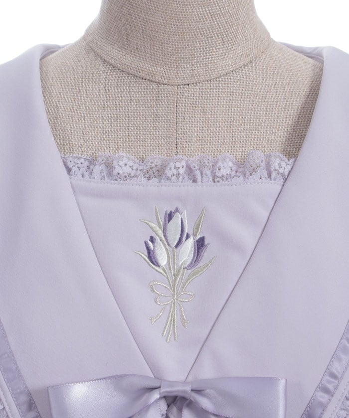 Tulip Embroidery Blouse with Ribbon
