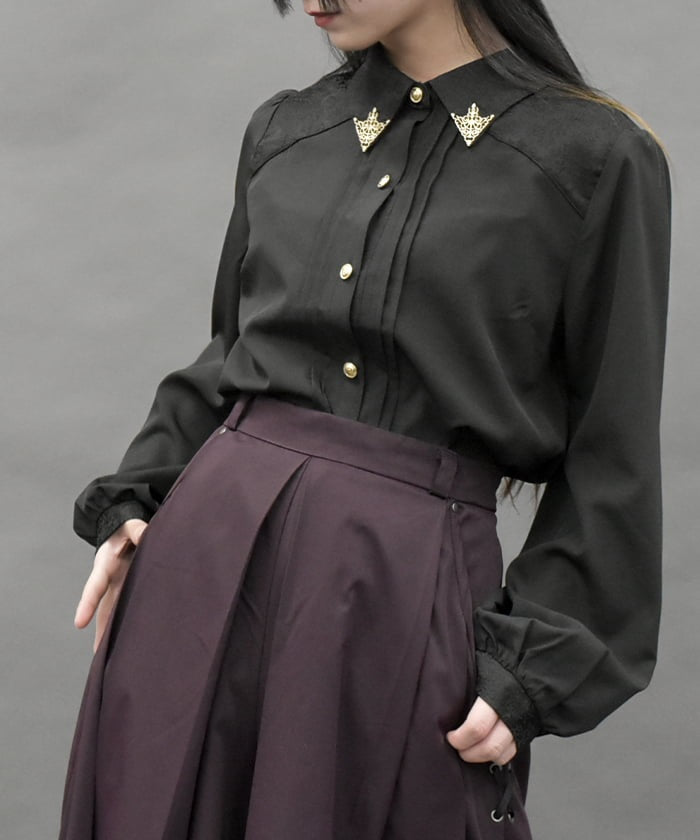 Metal Tip Collar Blouse