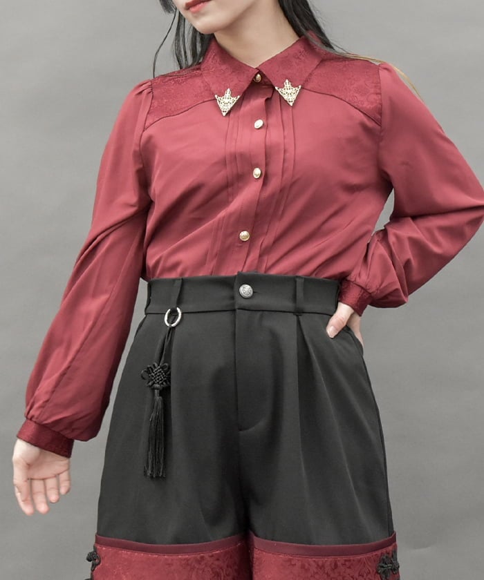 Metal Tip Collar Blouse