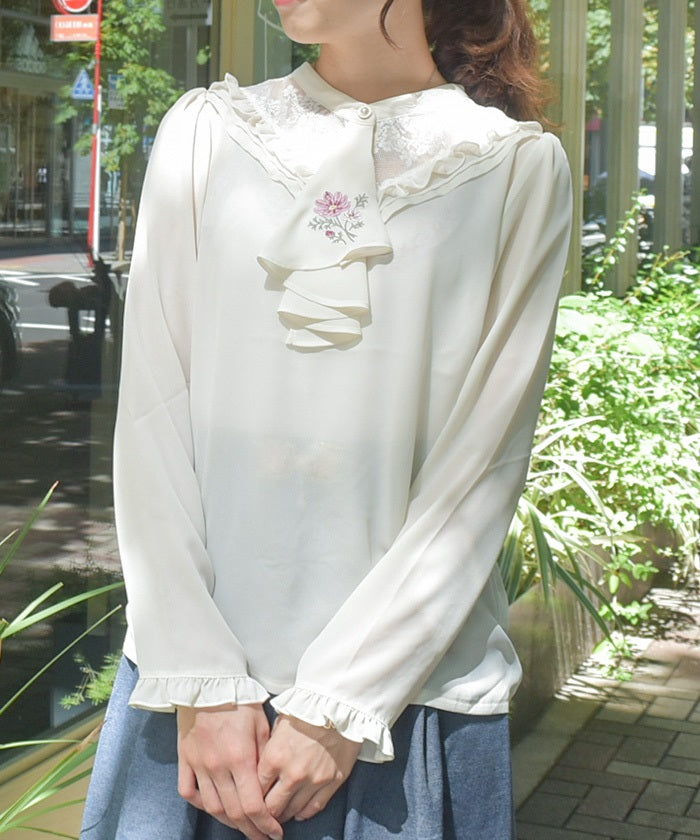 Cosmos Embroidery Blouse Pullover