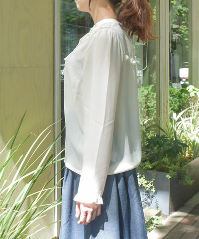 Cosmos Embroidery Blouse Pullover