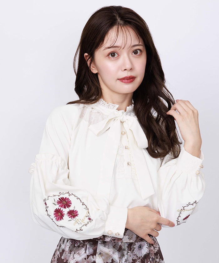 Gerbera Embroidery Volume Sleeve Blouse