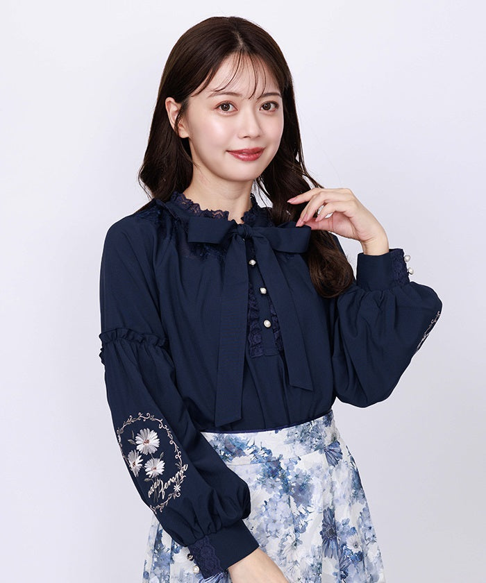 Gerbera Embroidery Volume Sleeve Blouse