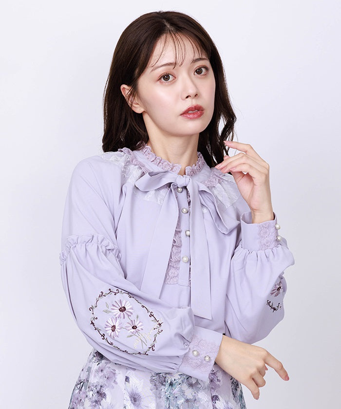 Gerbera Embroidery Volume Sleeve Blouse