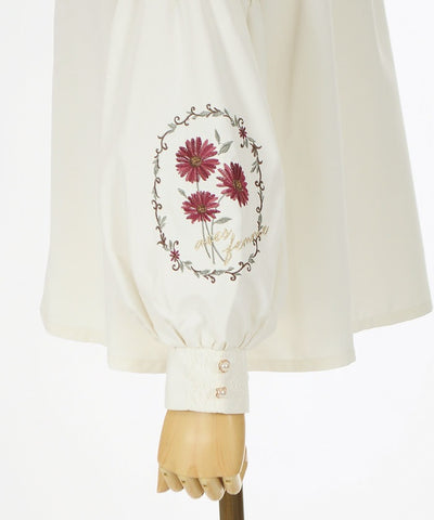 Gerbera Embroidery Volume Sleeve Blouse