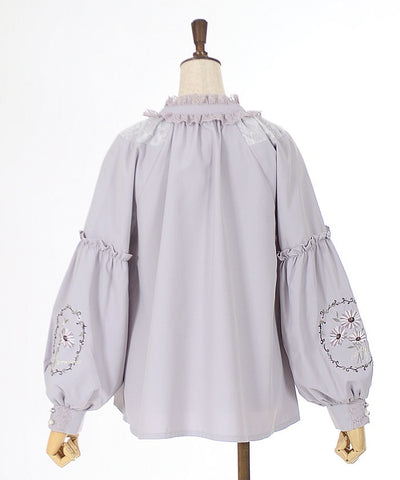 Gerbera Embroidery Volume Sleeve Blouse