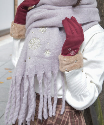 Snowflake Embroidery Stoll