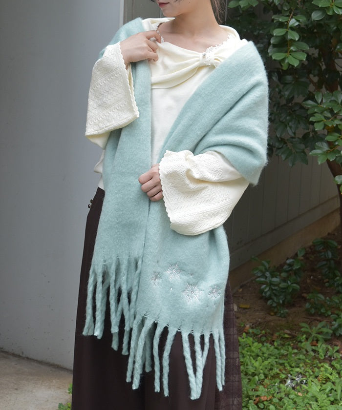 Snowflakes Embroidery Stoll