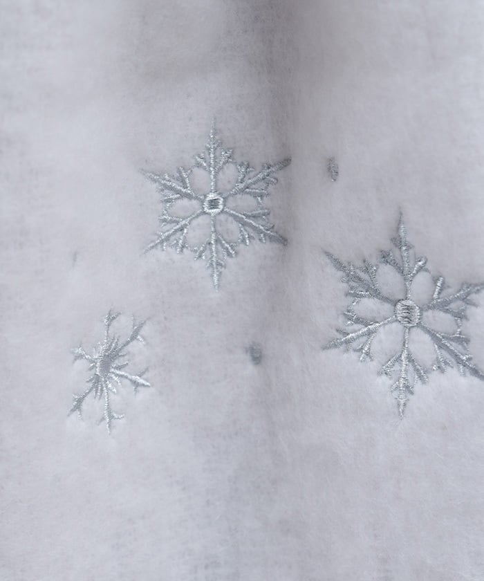 Snowflakes Embroidery Stoll
