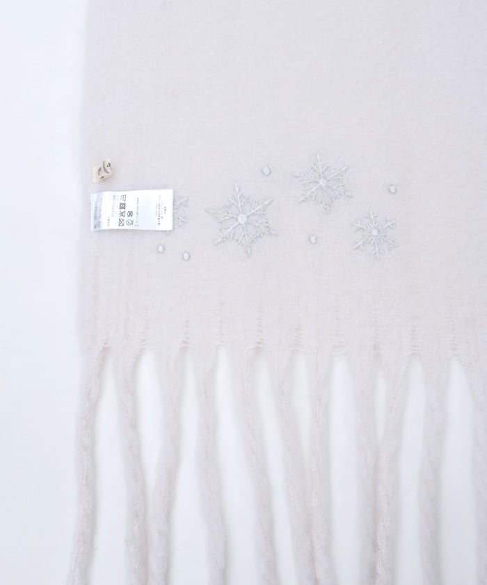 Snowflakes Embroidery Stoll