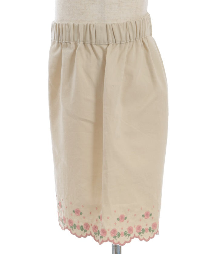 Flower Embroidery Short Pants