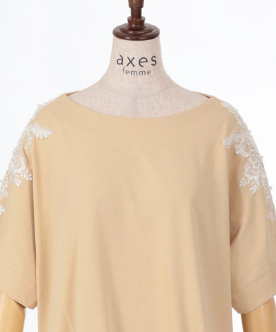 Motif Lace Cut-and-Sewn Pullover