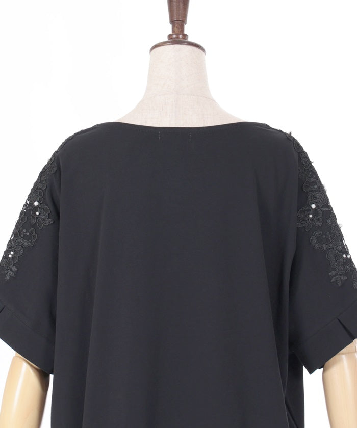 Motif Lace Cut-and-Sewn Pullover