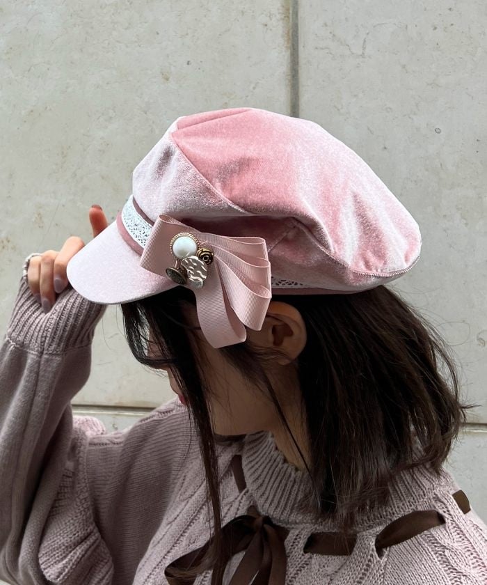 Velour Casquette with Brooch