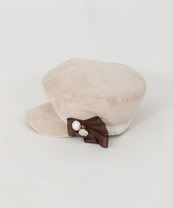 Velour Casquette with Brooch