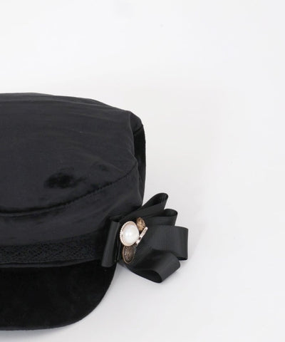 Velour Casquette with Brooch