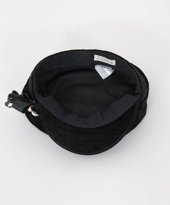 Velour Casquette with Brooch