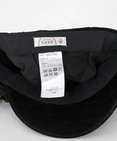 Velour Casquette with Brooch