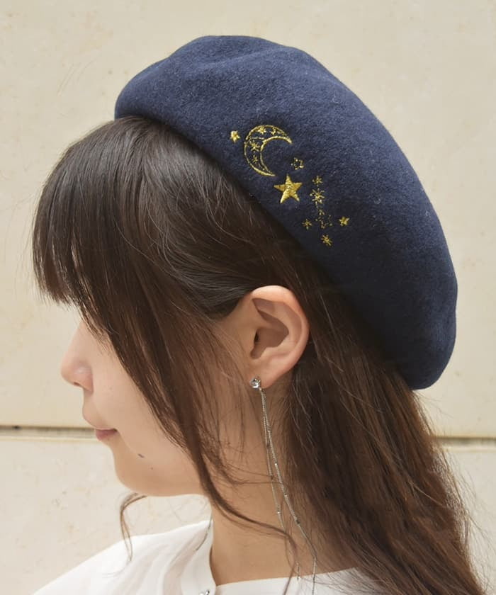 Moon & Star Embroidery Beret – axes femme from JAPAN