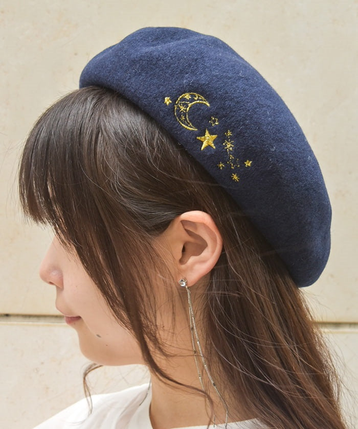 Moon & Star Embroidery Beret – axes femme from JAPAN