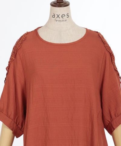 Shoulder Lace Motif Pullover