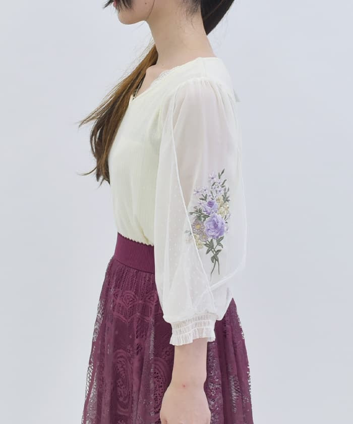 Flower Bouquet Embroidery Pullover