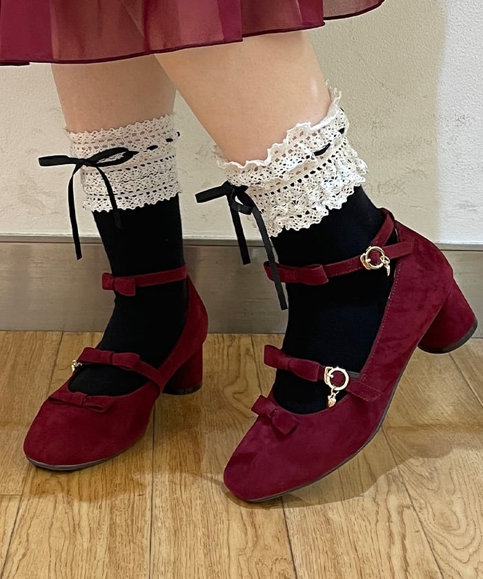 Ladder Lace & Ribbon Socks – axes femme from JAPAN