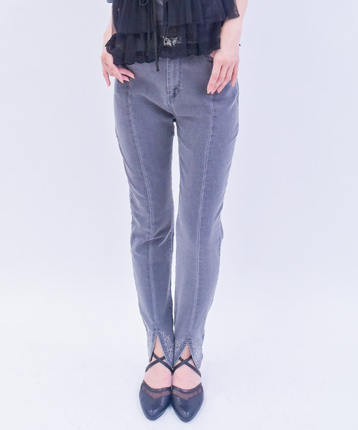 Embroidery Slit Fitted Denim Pants