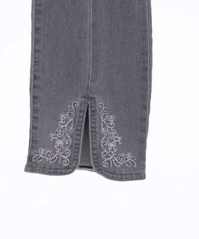 Embroidery Slit Fitted Denim Pants